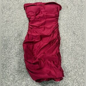 Chic Strapless Burgundy Mini Dress